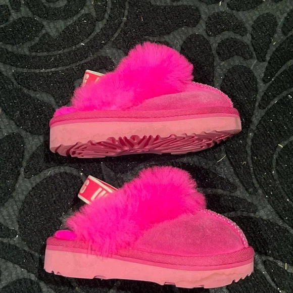 Ugg Funkette Toddlers Sheepskin Slippers Rock Rose Pink
Size 6T Little Kids Uggs - Picture 3 of 4